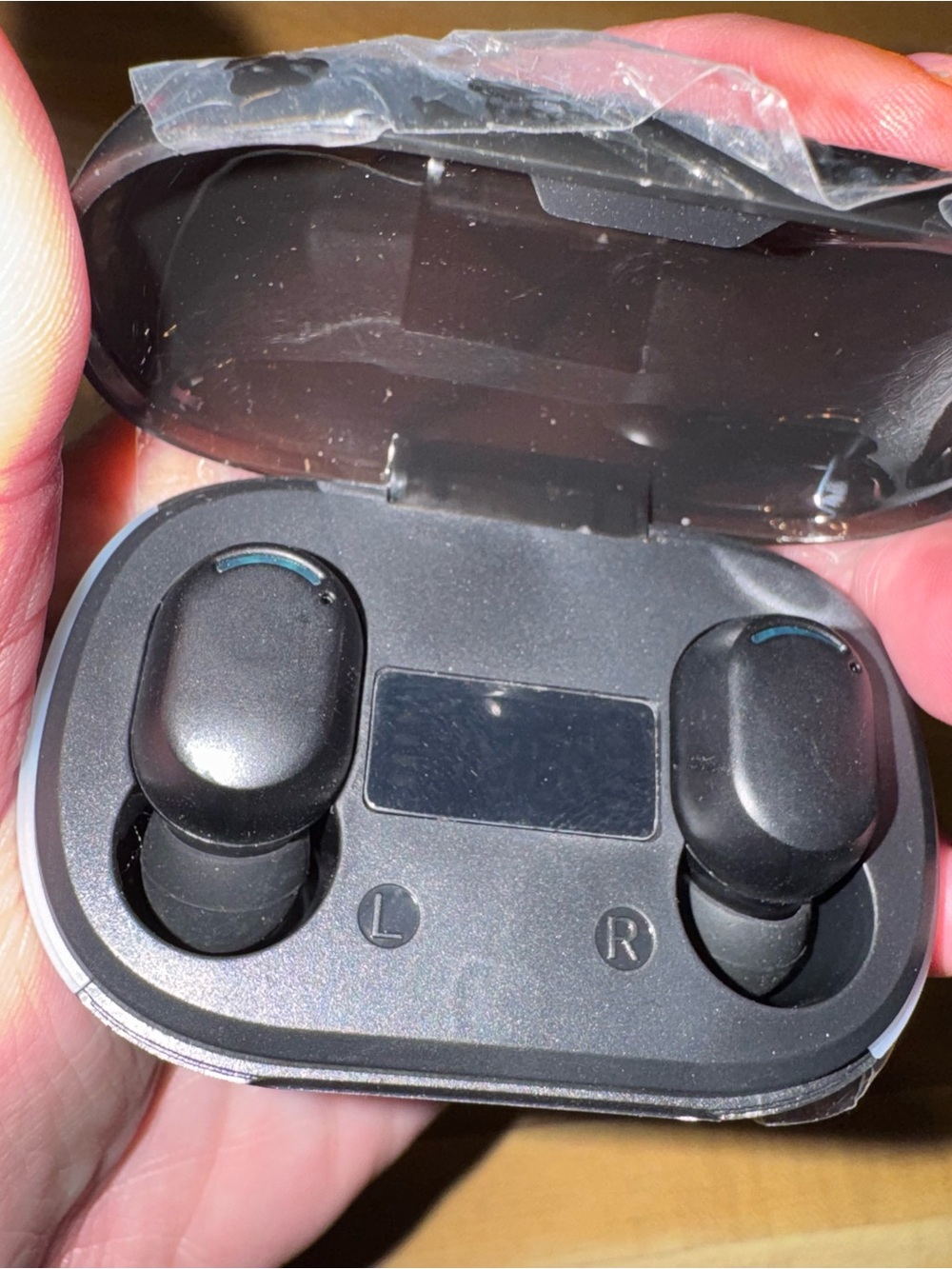 Wireless earbuds